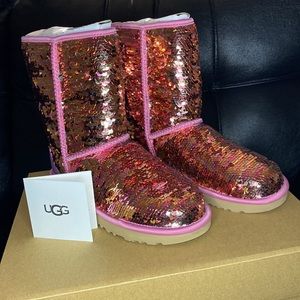 Classic short sequins UGGS